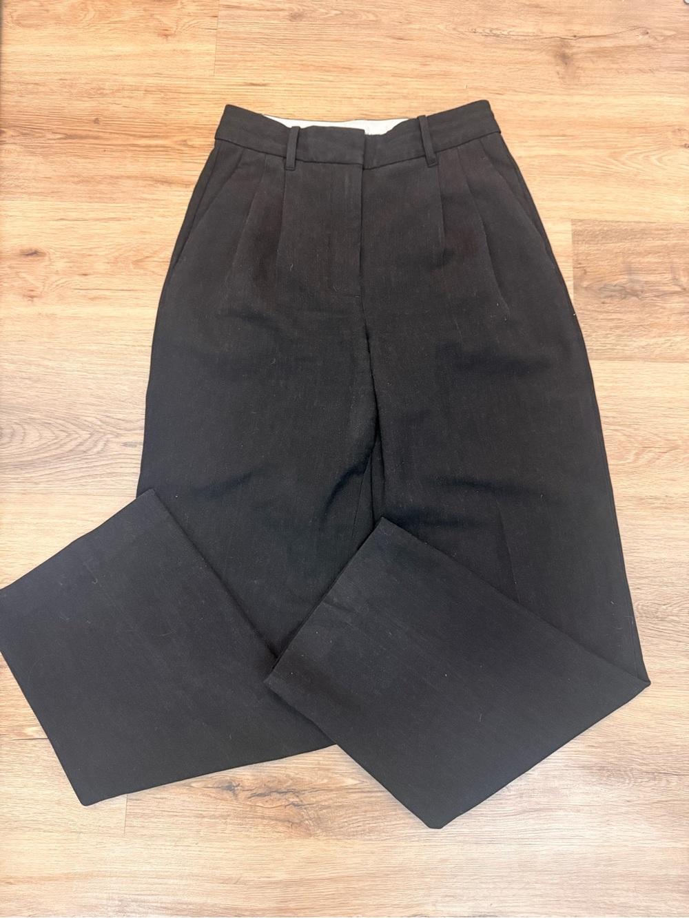 Aritzia The Effortless Pant Trousers in Black Size 4